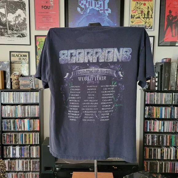 SCORPIONS Get Your Sting And Blackout 2010 Tour T-Shirt Size Large - Picture 2 of 4